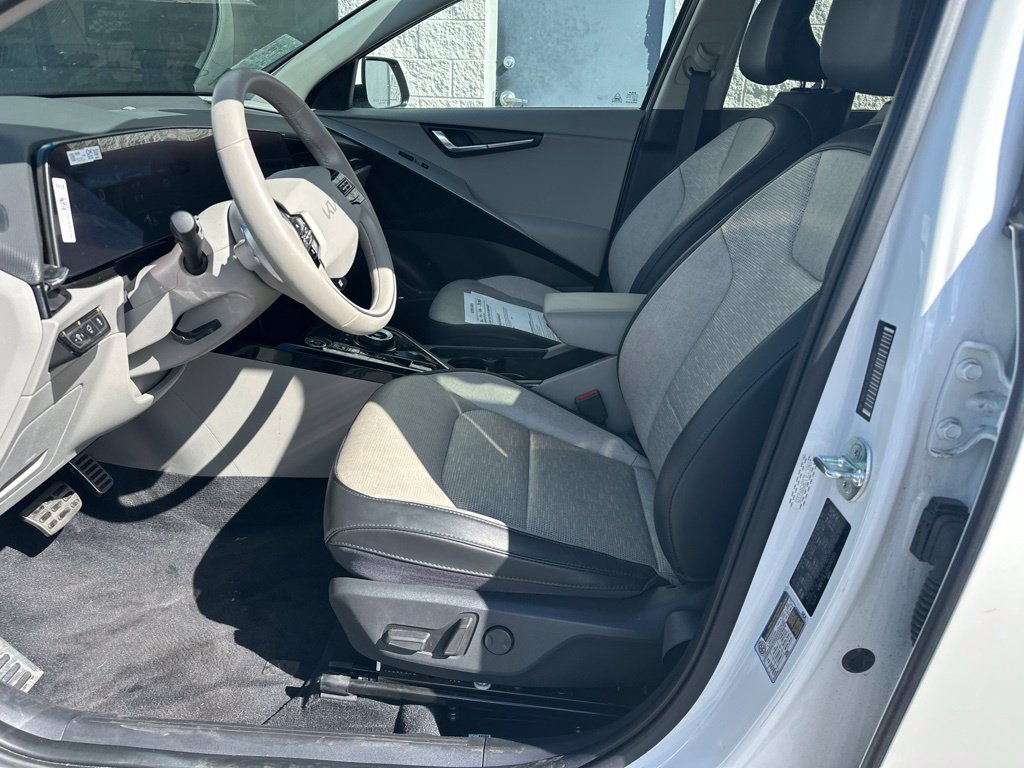 Used 2024 Kia Niro Wave w/ Wave Preserve Package FWD image 9