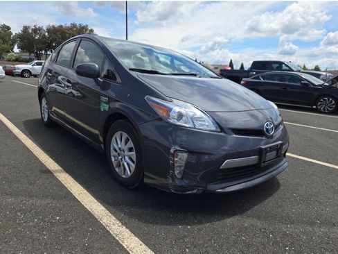 Used 2015 Toyota Prius Prime Plug-In Hybrid FWD image 2
