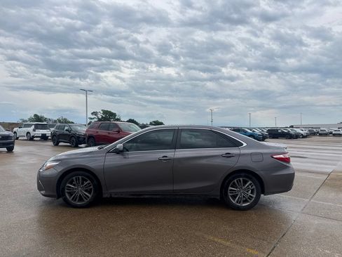 Used 2017 Toyota Camry SE FWD image 13