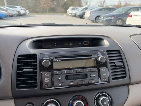 Used 2005 Toyota Camry image 25