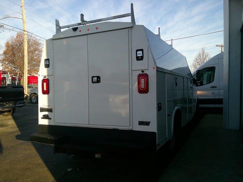 Used 2019 Chevrolet Express 3500 w/ Power Convenience Package image 5