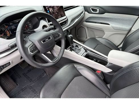 Used 2023 Jeep Compass Latitude AWD/4WD image 10