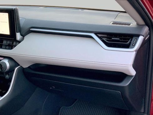 Used 2025 Toyota RAV4 XLE FWD image 18