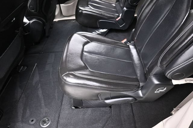 Used 2023 Chrysler Pacifica Touring-L FWD image 22