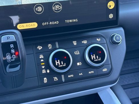 New 2026 Land Rover Defender 130 X-Dynamic SE AWD/4WD image 18