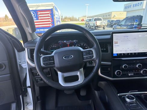 Used 2023 Ford Expedition XLT AWD/4WD image 29