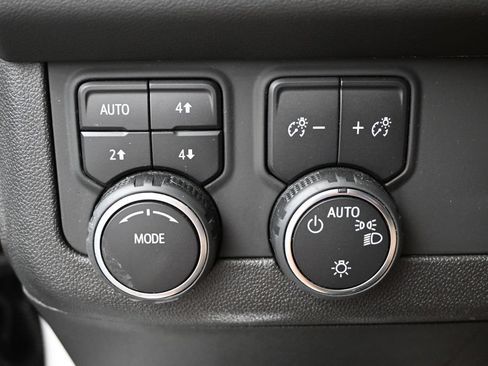 Used 2023 Chevrolet Suburban Premier AWD/4WD image 16