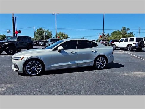 Used 2020 Volvo S60 T5 Momentum image 25