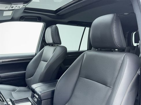 Used 2023 Lexus GX 460 Premium w/ Accessory Package image 34