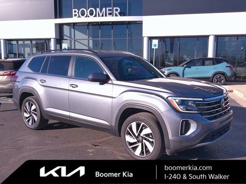 Used 2025 Volkswagen Atlas SE image 1