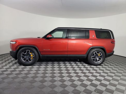 Used 2023 Rivian R1S Launch Edition image 2