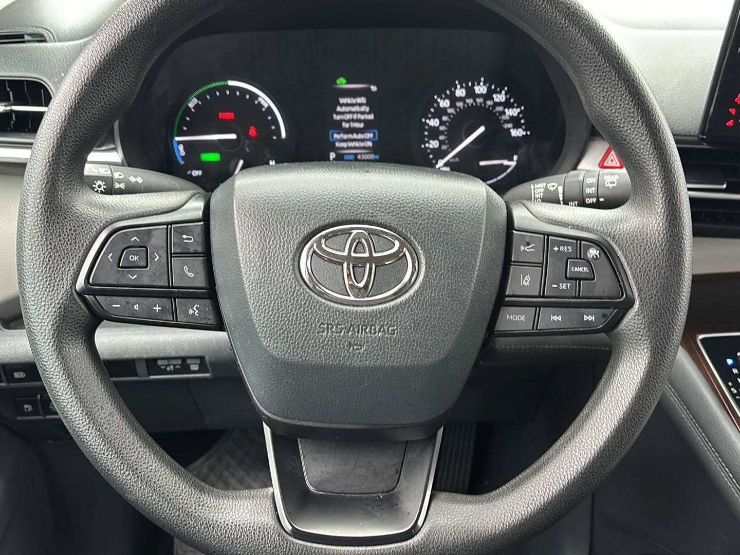Used 2024 Toyota Sienna LE AWD/4WD image 25