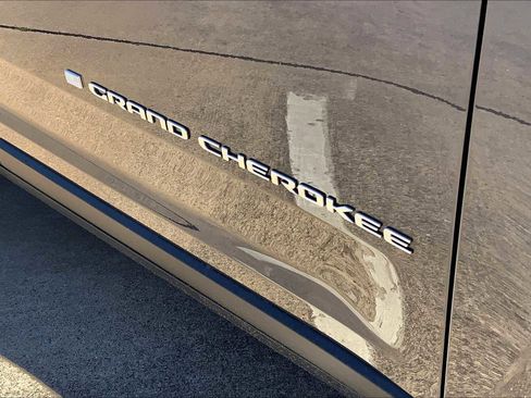 New 2025 Jeep Grand Cherokee Limited image 16