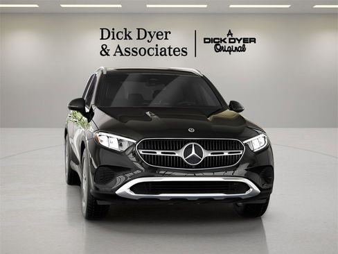 Used 2025 Mercedes-Benz GLC 300 image 34