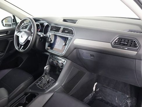 Used 2021 Volkswagen Tiguan SE w/ Panoramic Sunroof Package FWD image 9