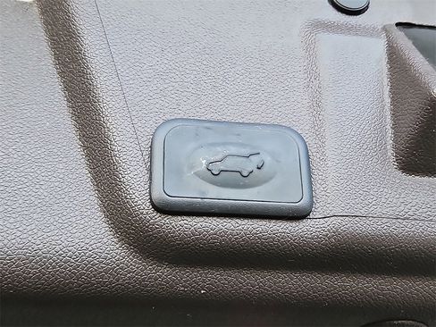 Used 2017 Buick Enclave Leather image 32