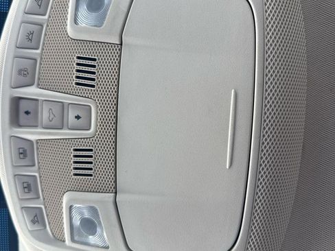 Used 2017 Ford Edge Titanium w/ Equipment Group 301A FWD image 40