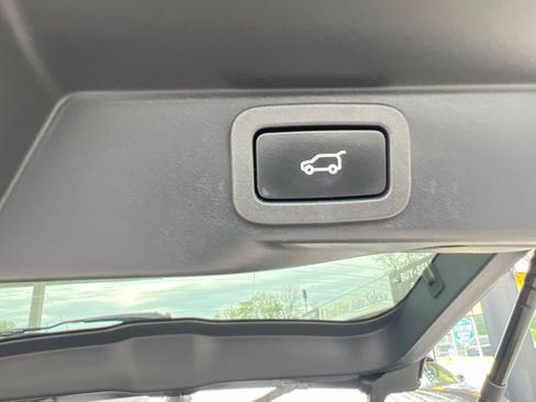 Used 2019 Land Rover Range Rover Sport HSE AWD/4WD image 25