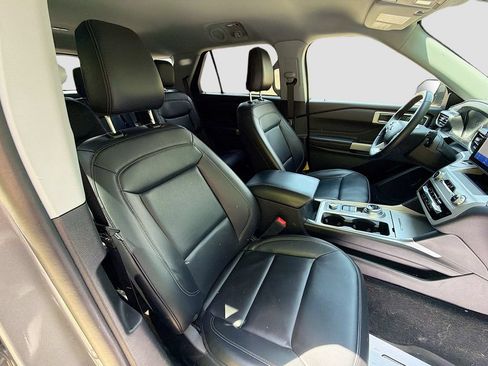 Certified 2023 Ford Explorer XLT w/ Equipment Group 202A AWD/4WD image 30