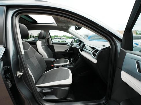Used 2025 Volkswagen Taos SE w/ Panoramic Sunroof Package AWD/4WD image 41
