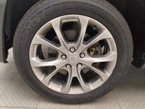 Used 2019 Jeep Grand Cherokee Summit AWD/4WD image 31