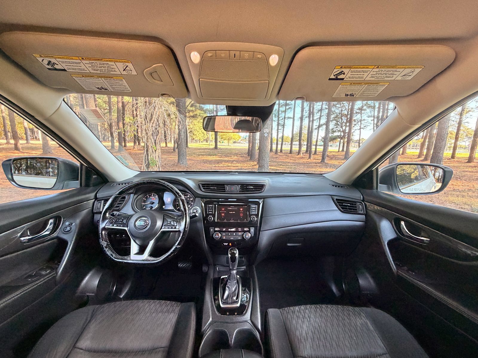 Used 2020 Nissan Rogue SV FWD image 2
