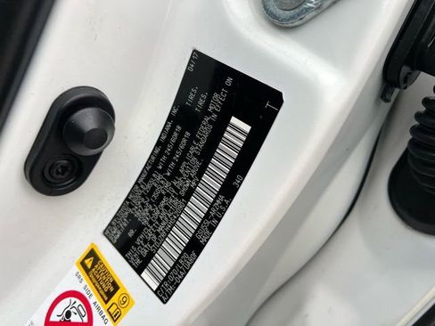 Used 2017 Toyota Highlander XLE image 33