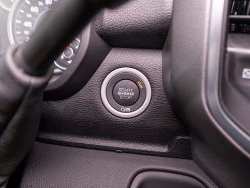 Used 2025 RAM 2500 Big Horn AWD/4WD image 28