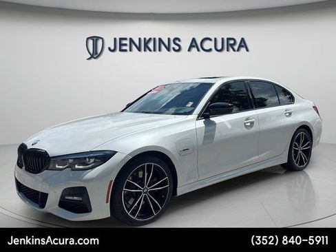 Used 2022 BMW 330e w/ M Sport Package RWD image 7