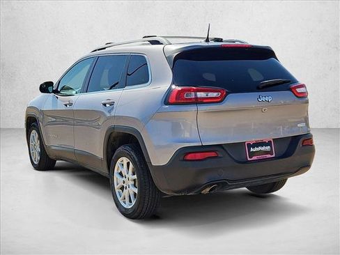 Used 2018 Jeep Cherokee Latitude w/ Cold Weather Group image 8