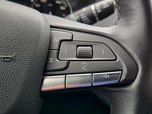 Used 2022 Cadillac XT4 Premium Luxury w/ Enhanced Visibility Package FWD image 22