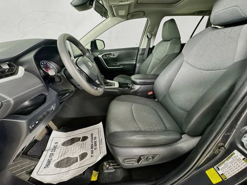 Used 2020 Toyota RAV4 XLE w/ Convenience Package FWD image 24