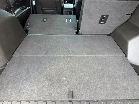 Used 2019 Chevrolet Equinox Premier AWD/4WD image 16