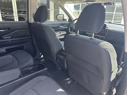 Used 2022 Nissan Pathfinder SV w/ SV Premium Package FWD image 30