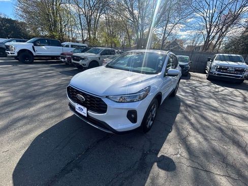 Used 2025 Ford Escape ST-Line Select AWD/4WD image 3