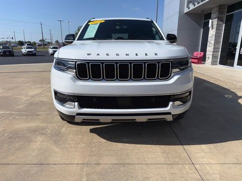 Used 2024 Jeep Wagoneer Series II w/ Flexible Seating Group RWD image 4