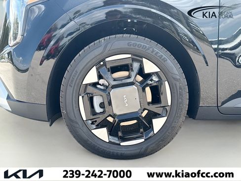 New 2026 Kia Carnival EX FWD image 42