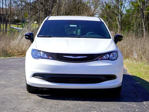 New 2026 Chrysler Voyager LX image 3