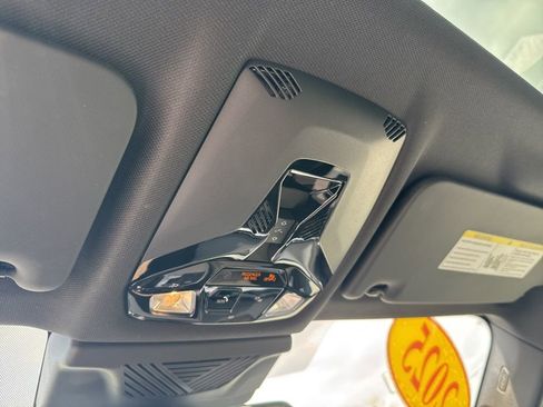 Used 2025 BMW X1 xDrive28i w/ Technology Package image 25