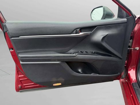 Used 2019 Toyota Camry LE w/ Carpet Mat Package image 12