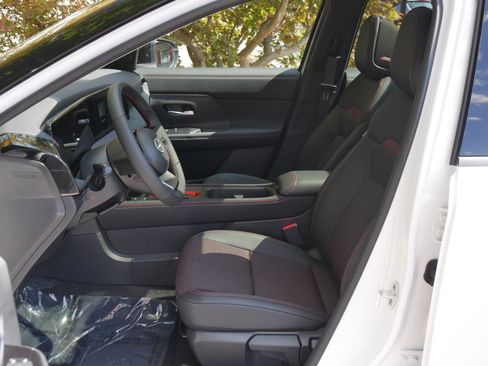 New 2025 Nissan Kicks SR w/ SR Premium Package image 3