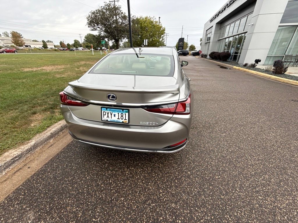 Used 2019 Lexus ES 300h FWD image 26