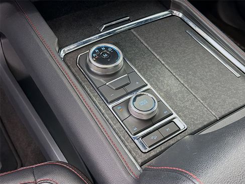 Used 2022 Ford Expedition Limited image 18