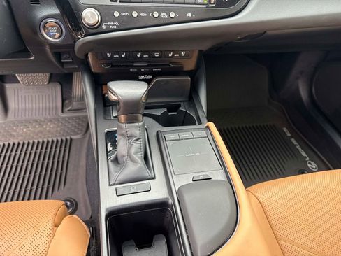 Used 2022 Lexus ES 350 Ultra Luxury w/ Accessory Package 2 image 21