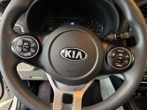 Used 2020 Kia Soul S FWD image 19