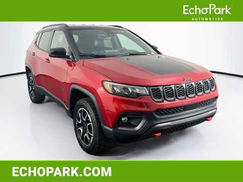 Used 2025 Jeep Compass Trailhawk AWD/4WD image 1