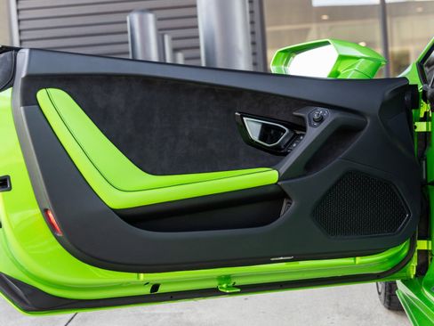 Used 2022 Lamborghini Huracan EVO image 21