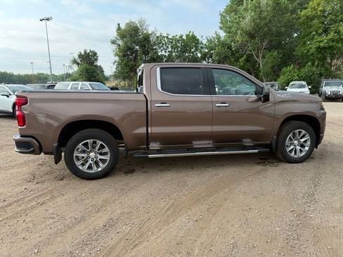 Used 2019 Chevrolet Silverado 1500 High Country w/ Technology Package AWD/4WD image 7