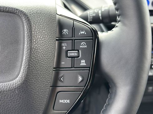Used 2025 Toyota Prius XLE AWD/4WD image 28