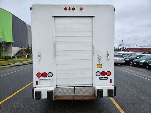 Used 2021 Isuzu NPR image 4